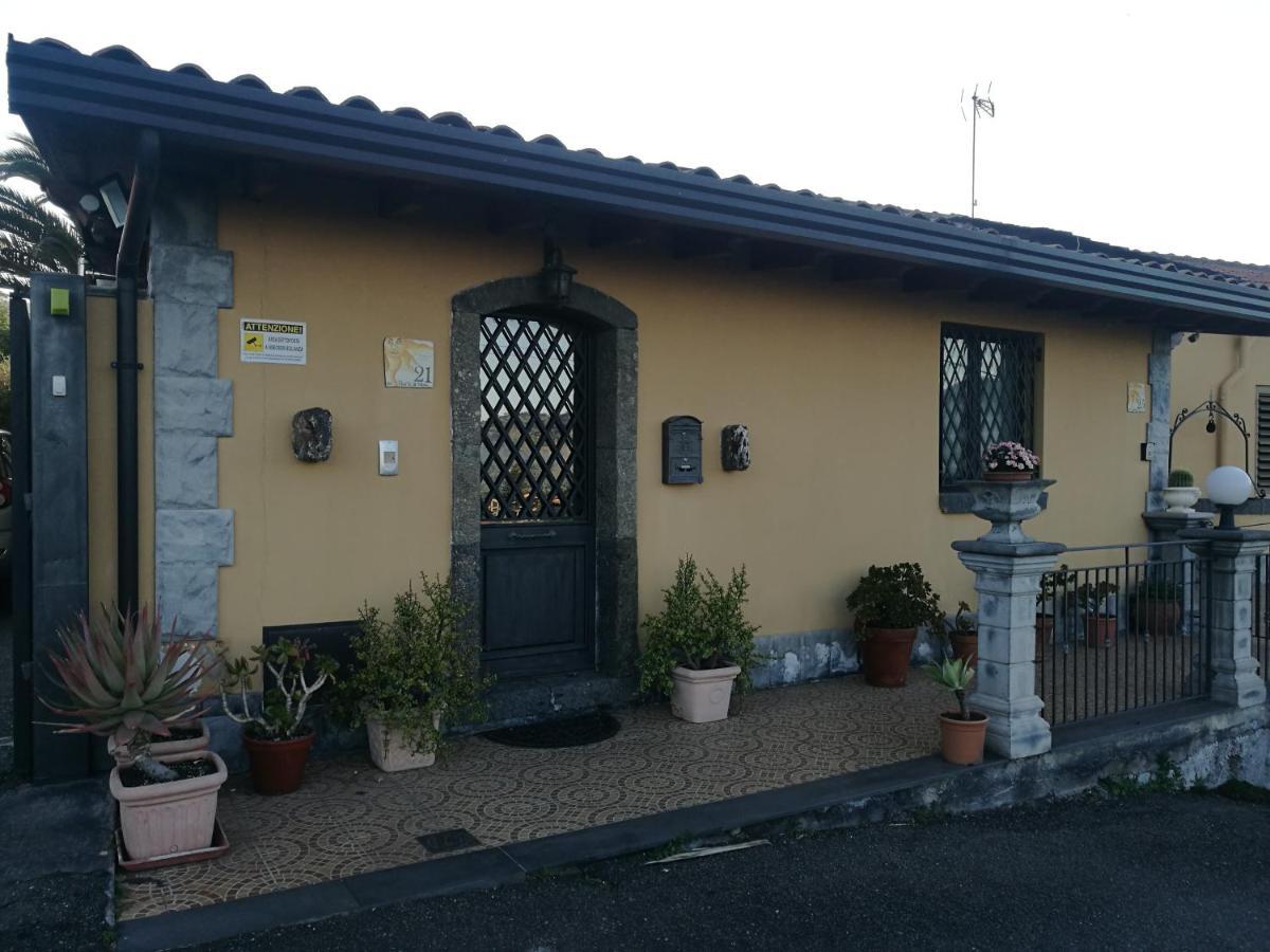 Casa Vacanza Tra Etna E Taormina Villa Ginevra Piedimonte Etneo Buitenkant foto