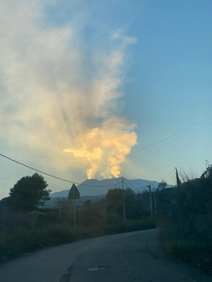Casa Vacanza Tra Etna E Taormina Villa Ginevra Piedimonte Etneo Buitenkant foto